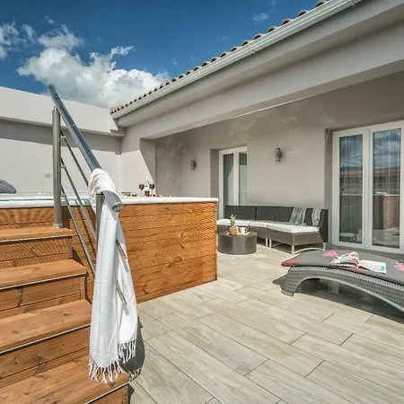 Savvas Luxury Suites Laganas Exterior foto